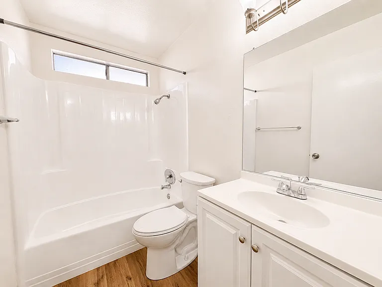 Del Ciervo Apartments — Photo 59