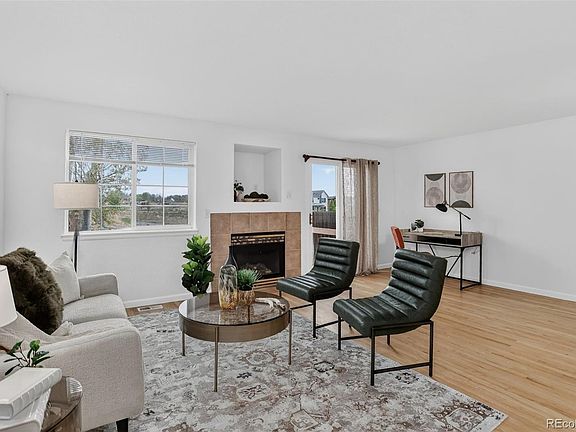 3rd image of 792 Gateway Circle