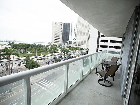 3rd image of 50 Biscayne Blvd APT 612