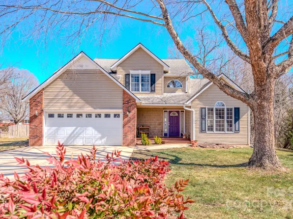 23 Westmont Dr, Asheville, NC 28806