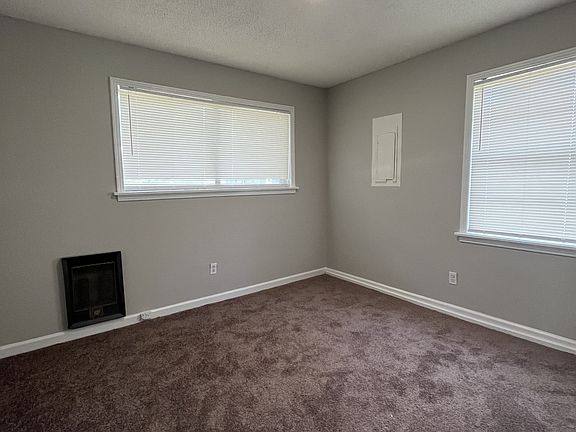 5th image of 453 Fleming Dr #1