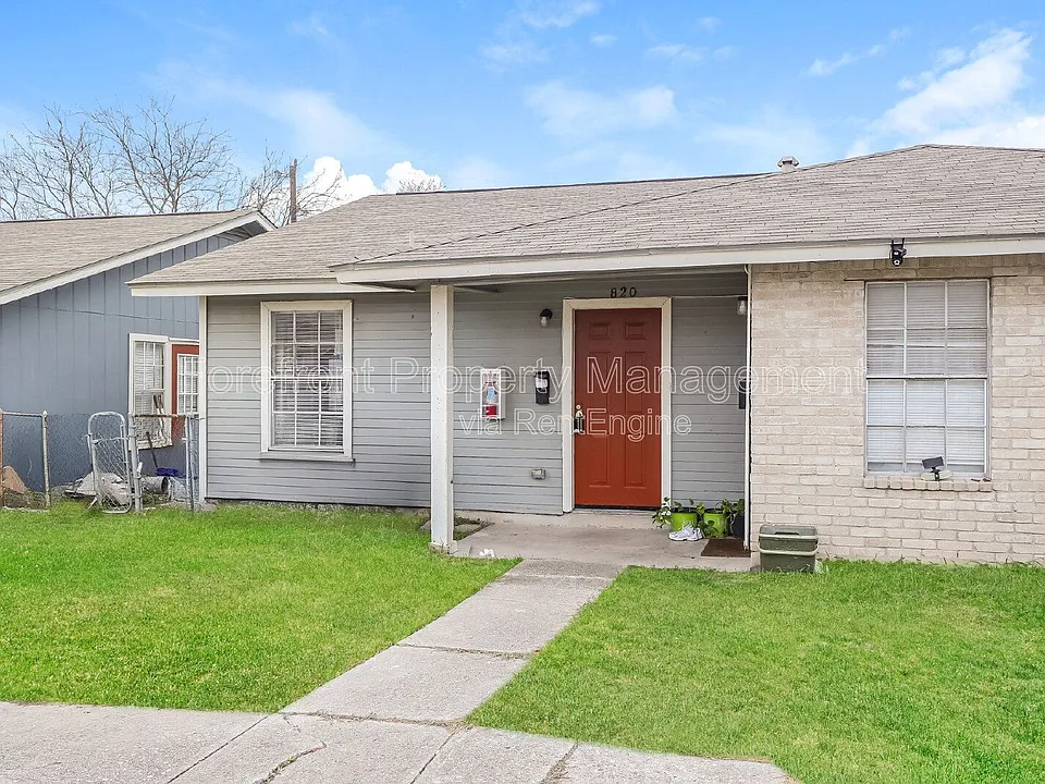 820 W Olmos Dr