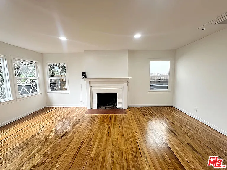2416 Boone Ave — Photo 3
