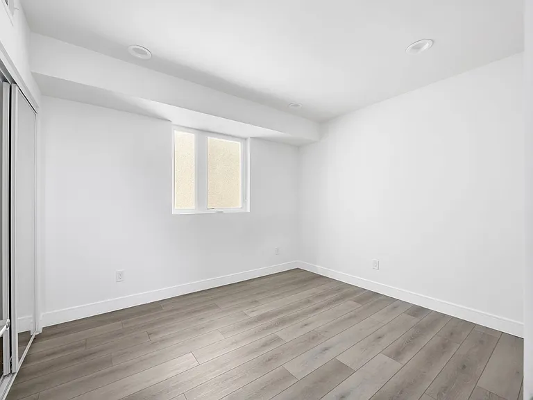 1150 W 38th St — Photo 104