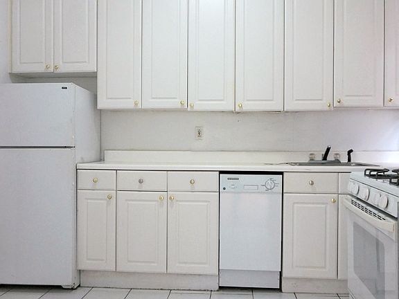 5th image of 229 W 101st St APT 3B