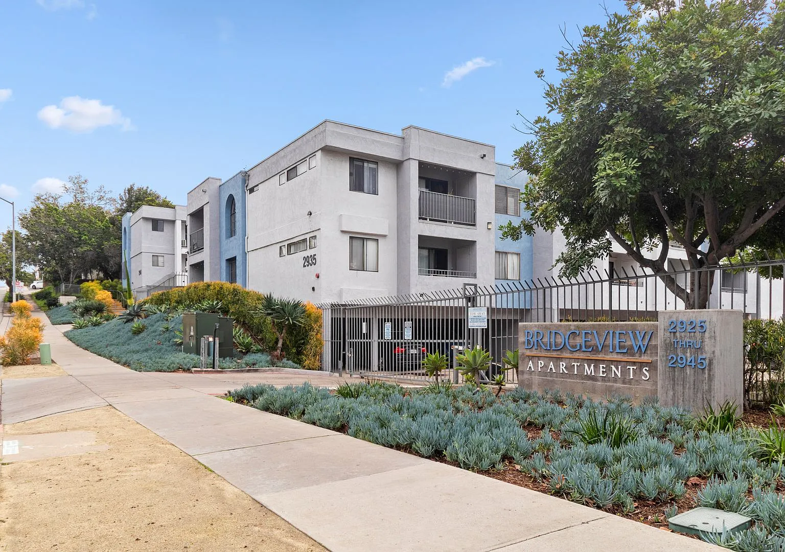 Bridgeview Apartments — Photo 1