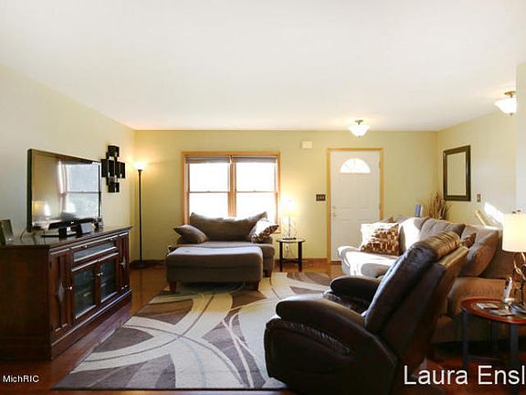 3rd image of 8081 E 124th St
