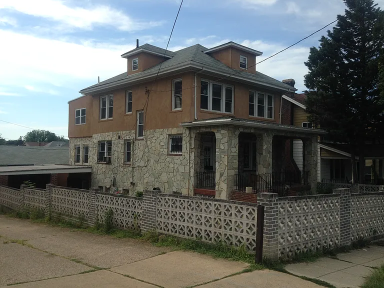 3204 22nd St NE — Photo 1