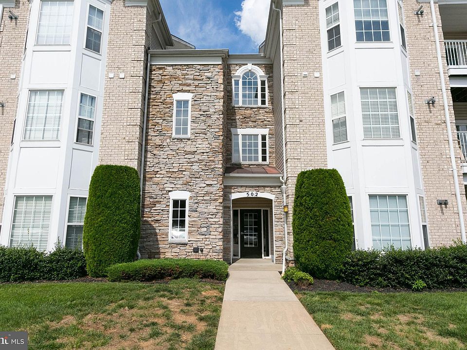 1st image of 502H Lloyd Pl #8