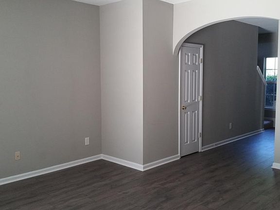 Living Room 1/2 B-room