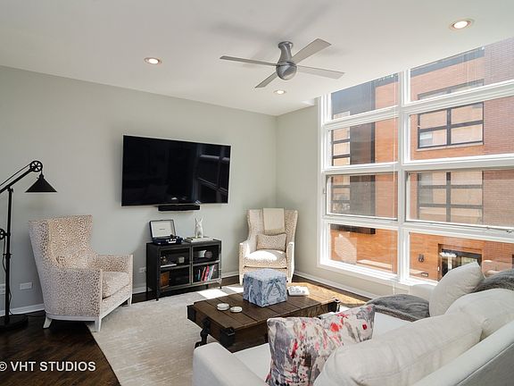 3rd image of 1767 N Hoyne Ave #L