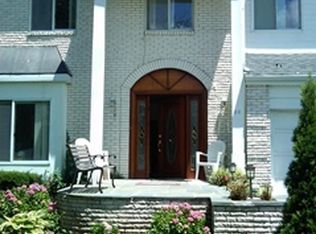 44 Sunset Rd S, Albertson, NY 11507