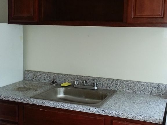 3rd image of 139 Jefferson Ave APT 1L