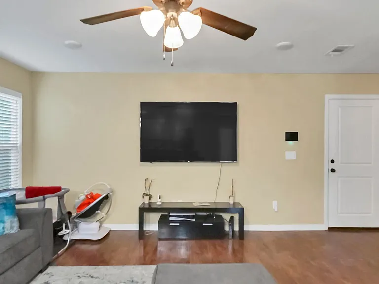 220 Wainwright Dr — Photo 14
