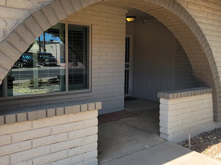 1642 E Carmen St — Photo 3