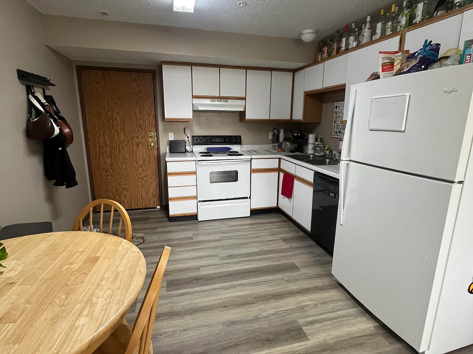 4 bed, 1800 sqft, $2,840 — Photo 3