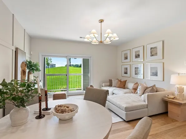 399 Neponset #208, Canton, MA 02021