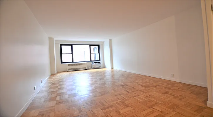 Rented by Manhattan Realty Group | media 14