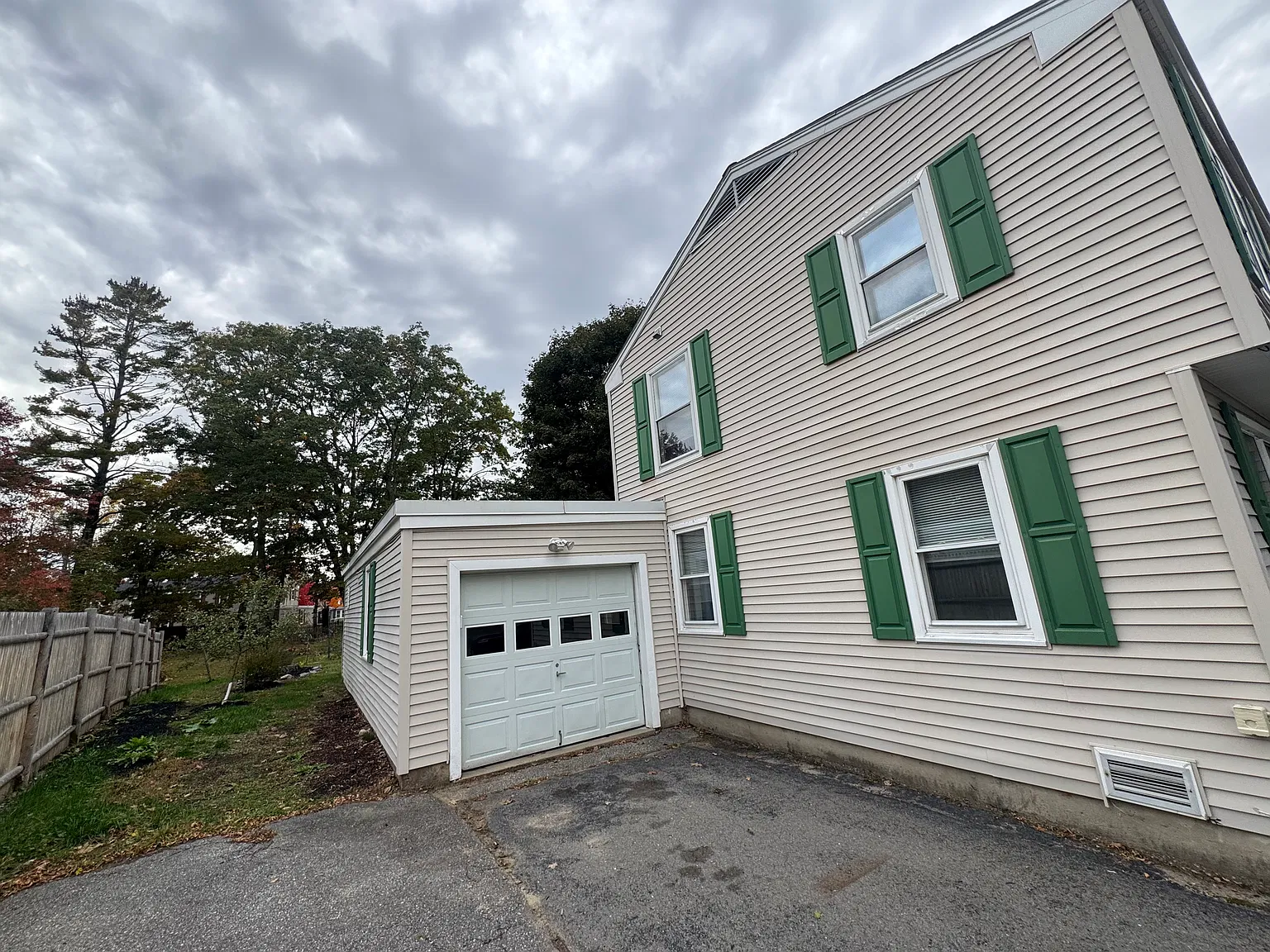 3 bed, 1400 sqft, $2,500 — Photo 3