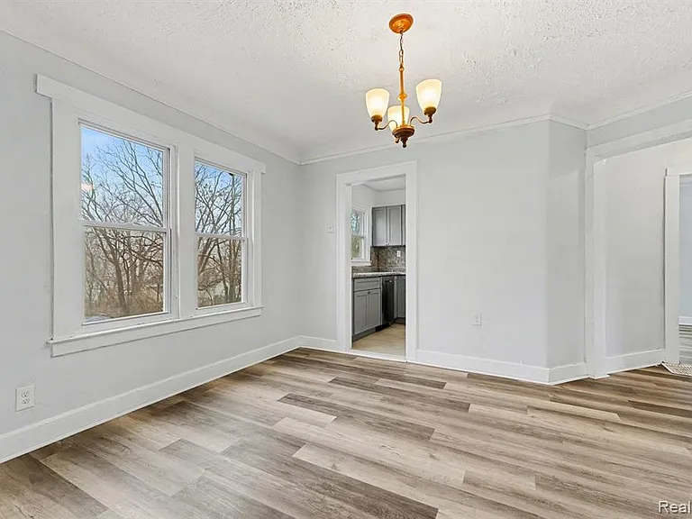 20 Frank St #2 — Photo 4