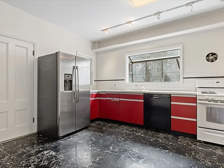 247 Park St #1 — Photo 3