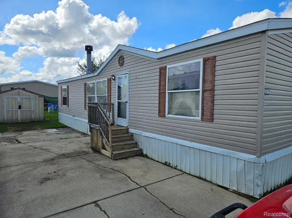 4286 Roxanne Ln, North Branch, MI 48461