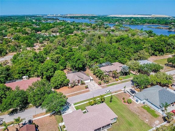 3rd image of 9911 Alafia River Ln
