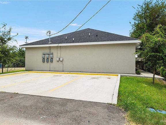 4th image of 2208 Galveston Ave