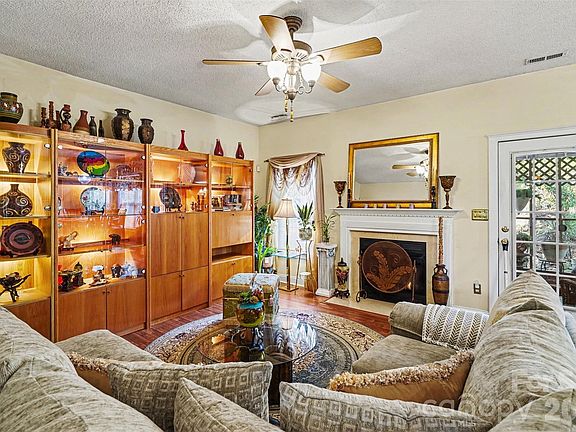 4th image of 13425 Glenwyck Ln