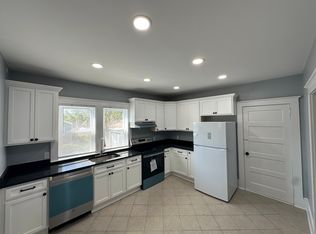 9 Division St, Groton, CT 06340