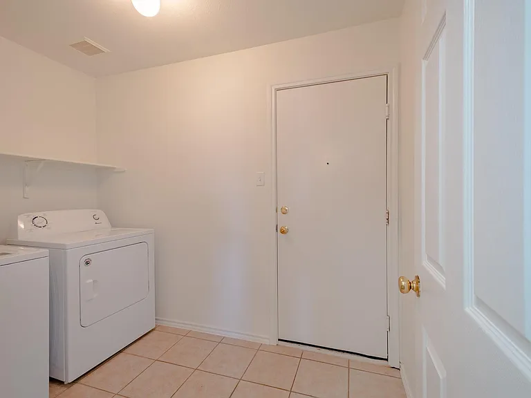 2202 Piedmont Ct — Photo 18