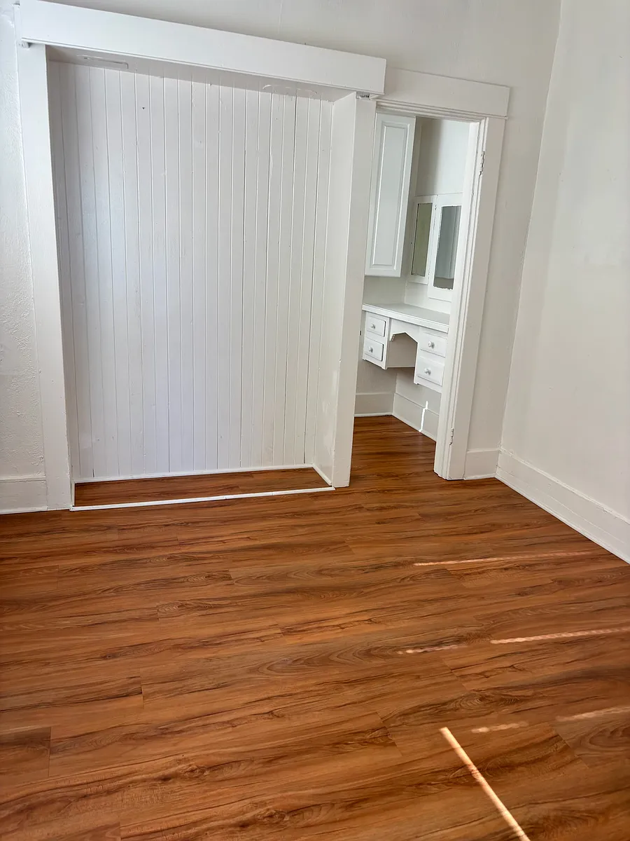 Building Photo - 723 Lime Ave #723
