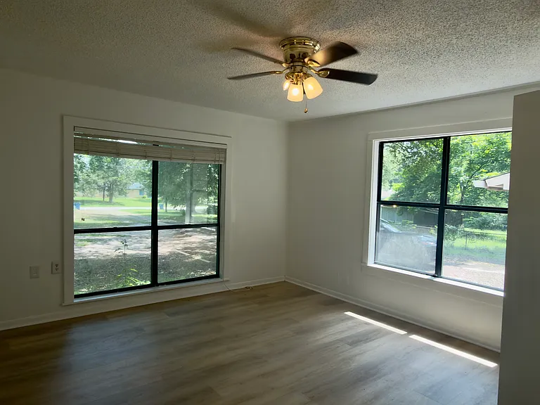 1603 E Main St — Photo 7