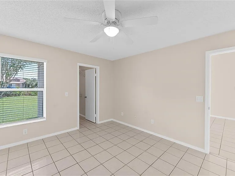 1113 Lucaya Cir — Photo 15
