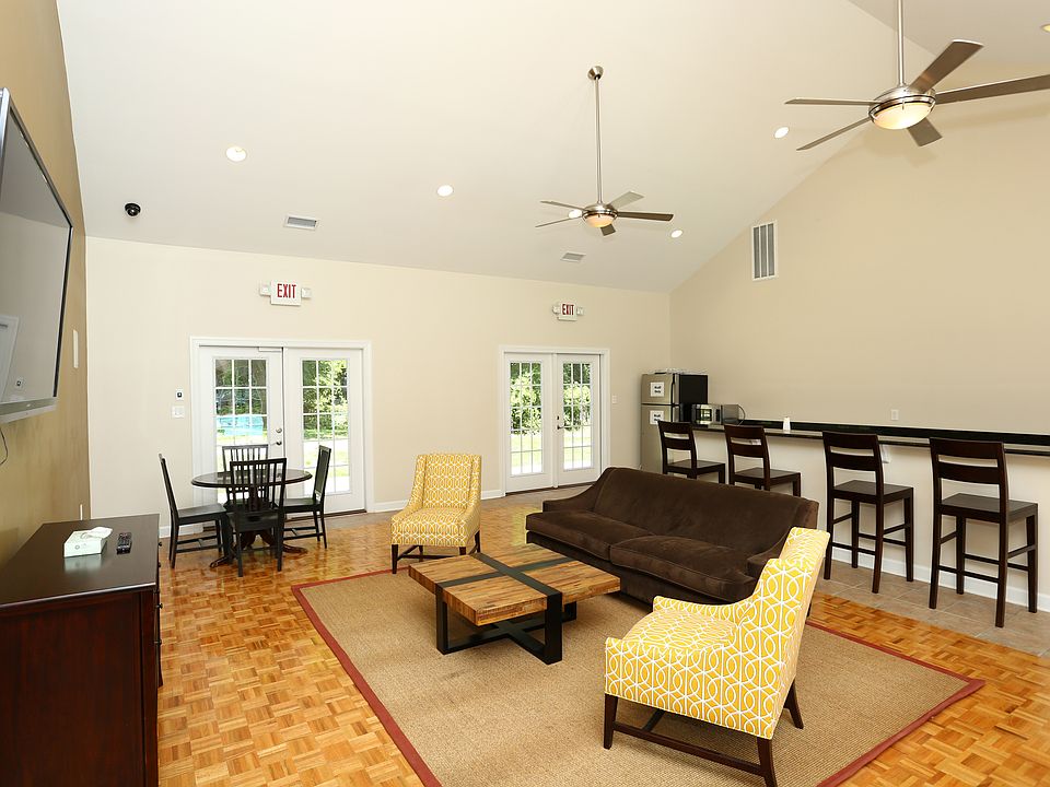 1st image of 153 Yeardley Dr
