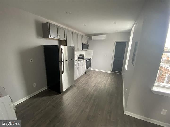1st image of 1122 Gerritt St Floor 3