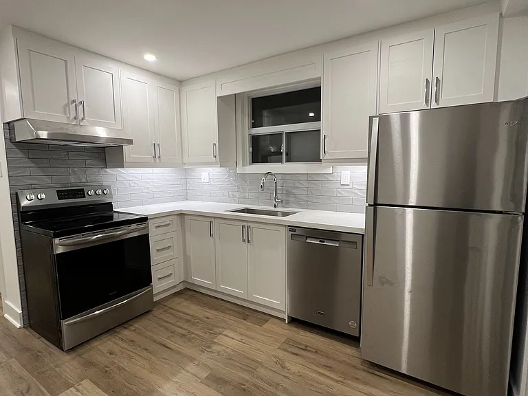 101 Kenwood Ave #1 — Photo 1