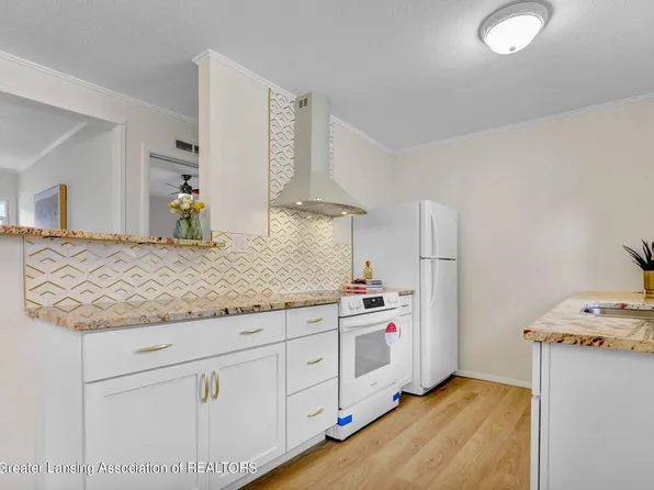 3805 Lowcroft Ave, Lansing, MI 48910