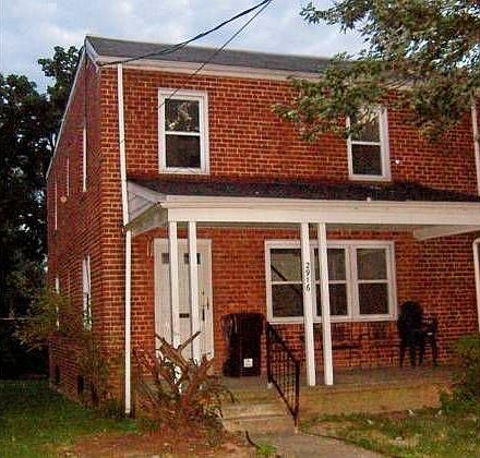 2nd image of 2916 N Van Buren St
