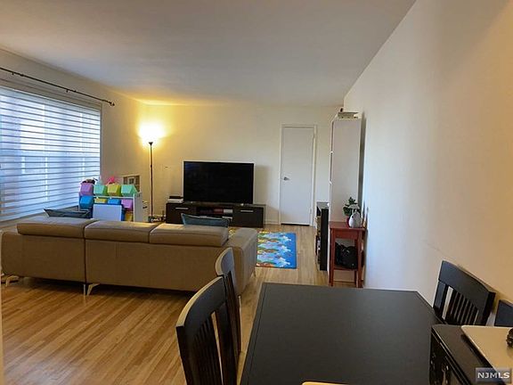 2nd image of 2350 Linwood Ave #3G-503G