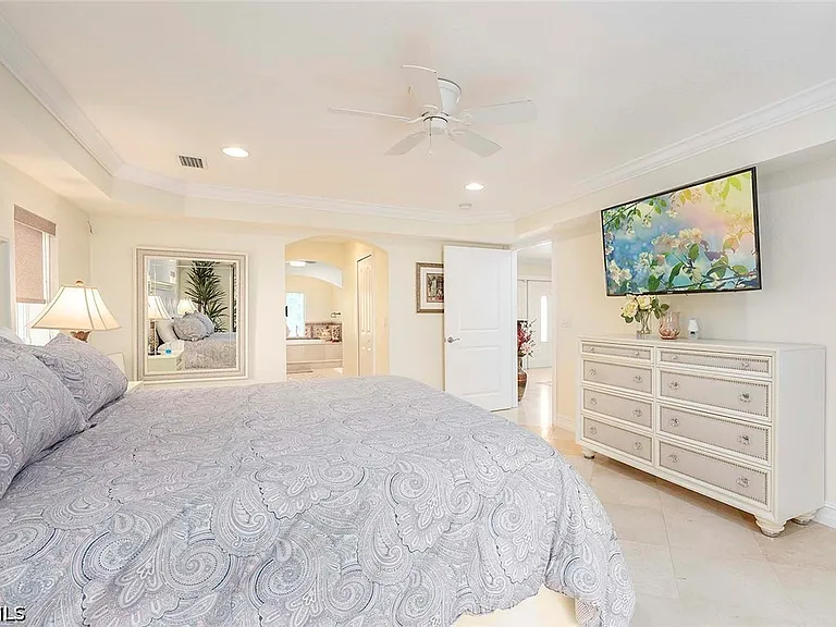5208 SW 8th Ct — Photo 13