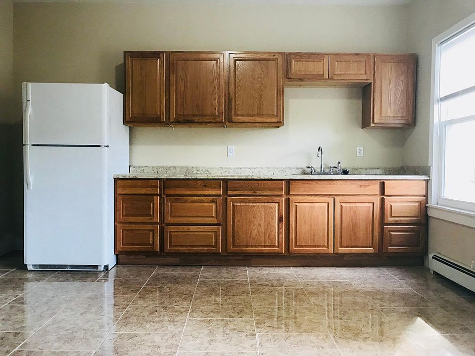 1st image of 152 Superior St #1
