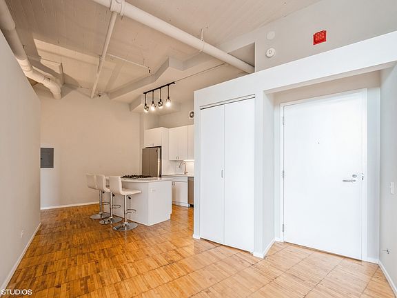 2nd image of 728 W Jackson Blvd APT 1210