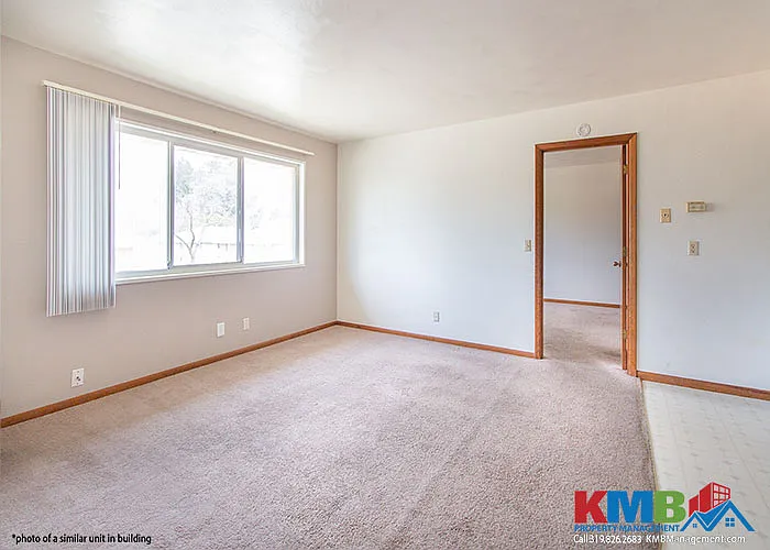 1050 Twixt Town Rd #10 — Photo 2