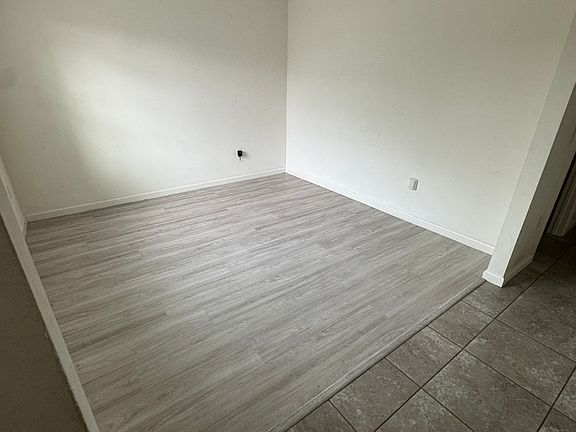 5th image of 433 Catfish Pl