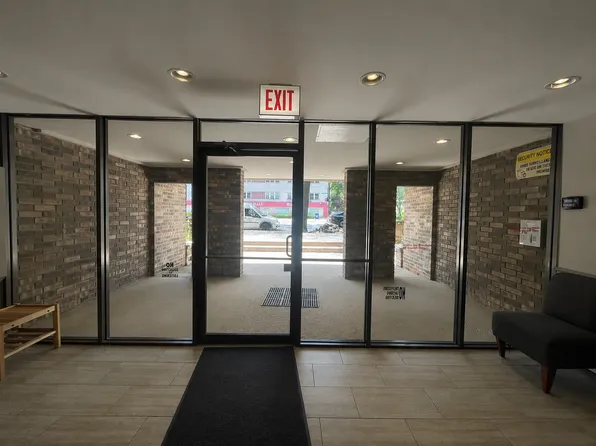 Live the Lakefront Dream at North Shore Apartments, 6633 N Sheridan Rd APT 512, Chicago, IL 60626