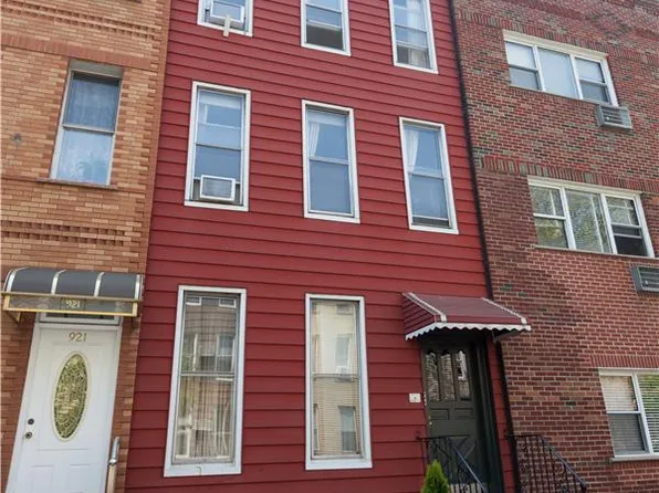 925 Lorimer Street