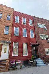 925 Lorimer Street in Greenpoint