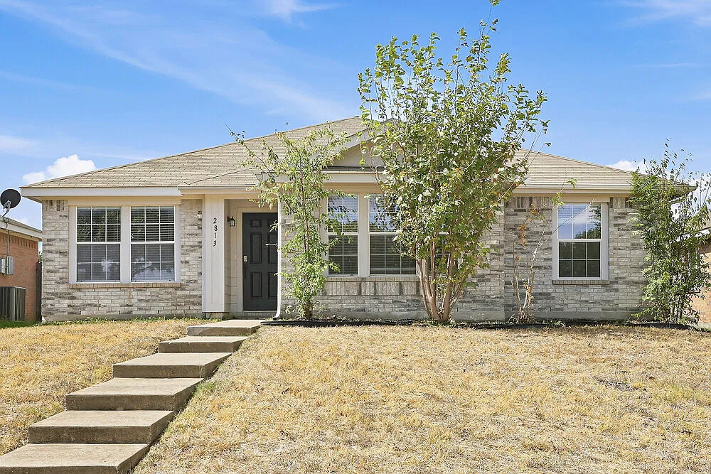 3 bed, 2.0 bath, 1593 sqft, $2,035 — Photo 1