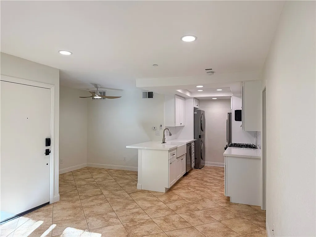 2 bed, 823 sqft, $3,495 — Photo 4